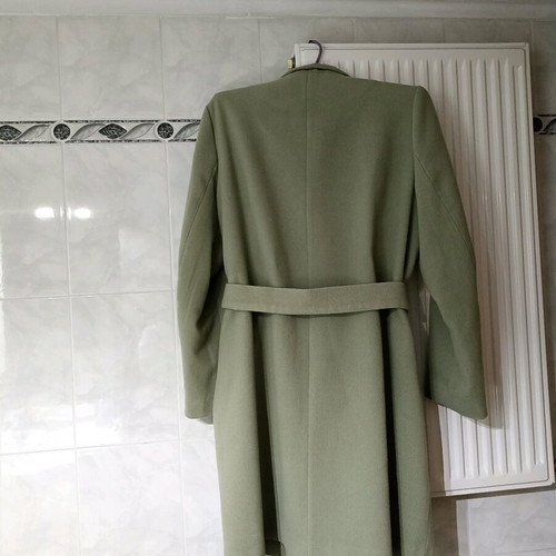 Women's coat H&M like new, pistachio color with belt