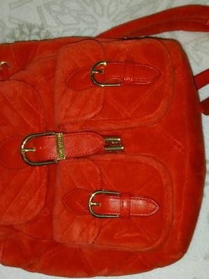 Τσάντα Juicy Couture πλάτης σαν καινούργιο, κόκκινη με μαύρο εσωτερικό και χρυσές λεπτομέρειες