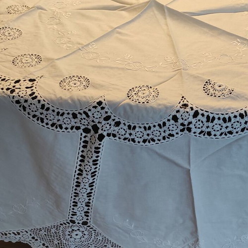 White Rotonda tablecloth 172 cm diameter with handmade crochet details new