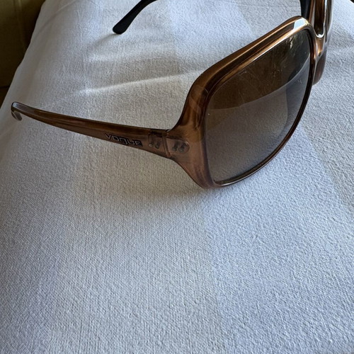 Vogue 2513-S sunglasses like new, brown and gold