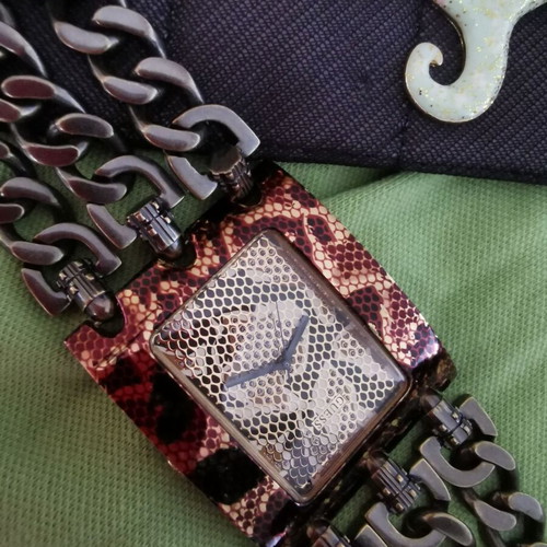 Guess women's watch with animal print and double gunmetal chain