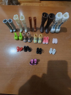 Barbie shoes set of 15 pairs like new