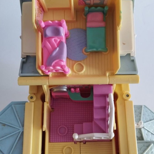 Vintage Bluebird Polly Pocket 1995 Pop Up Party Play House used