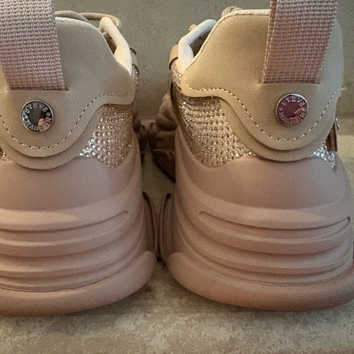 Steve Madden sneaker size 38 new, beige, narrow fit