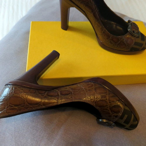 Fendi brown leather and fabric pumps like new, size 36.5