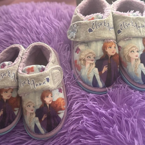 Elsa slippers like new, pack of 2 in different sizes, purple