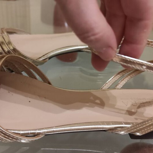 Gold flat sandals size 39 used, comfortable and light