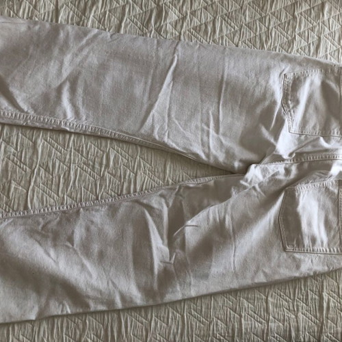 Zara women's white crop jeans used with frayed ankles