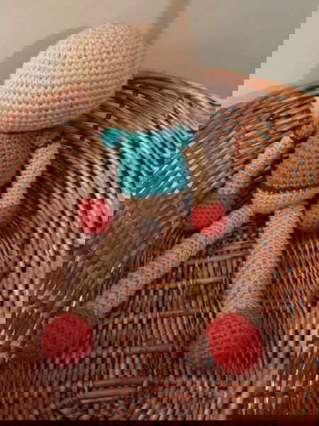 Ημιτελής χειροποίητη κούκλα crochet
