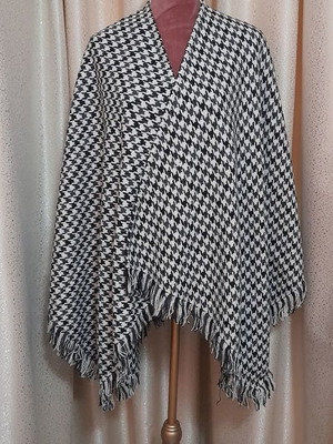 Πόντσο με ασπρόμαυρο μοτίβο houndstooth και κρόσσια, One Size