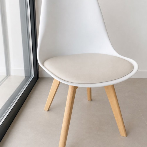 Set of 4 modern white chairs with natural wood legs