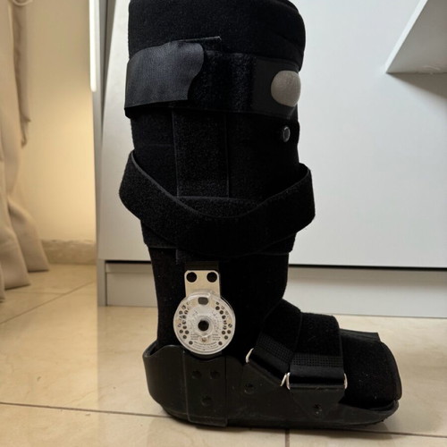 Medical orthopedic boot like new, size small and medium