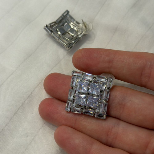 Crystal shiny earrings like new, white and silver