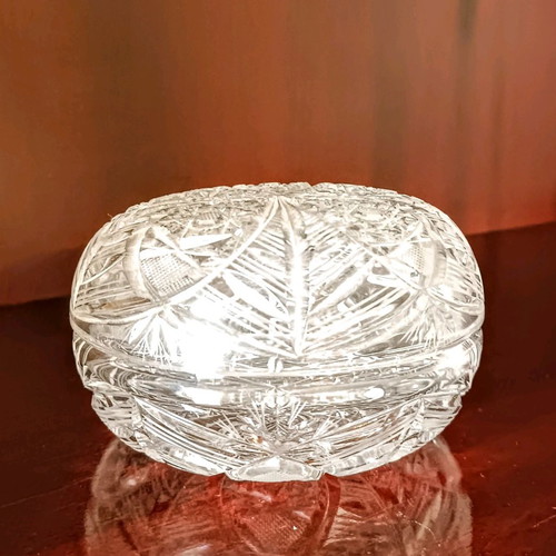 Crystal fondue bowl used with lid and carving