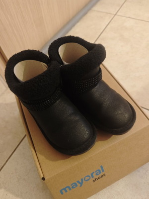 Mayoral girls' black boots size 28 like new with glitter and fur lining