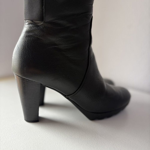 Lorenzo Mari black leather knee-high boots like new, size 41