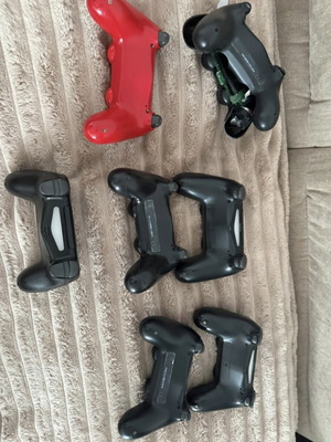 Sony PS4 controllers like new, one with broken analog stick