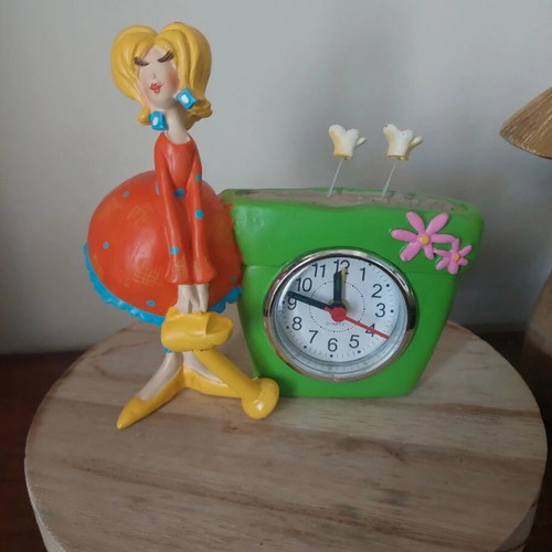 Table clock with female figure used, analog