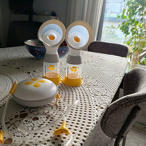 Medela Maxi Swing electric double breast pump like new