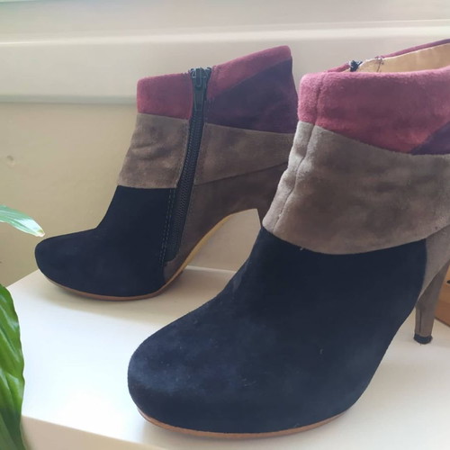 Cafe Noir used ankle boots with round toe and high heel size 36