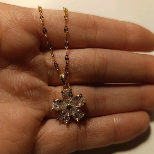 Flower necklace new