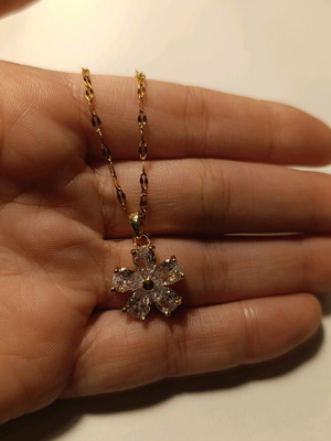 Flower necklace new