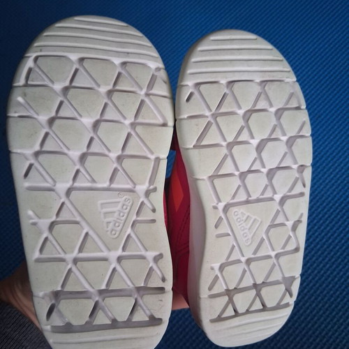 Adidas girls' athletic shoes used, high with elastic laces