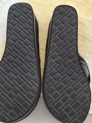 Tommy Hilfiger flip-flop sandals size 40, black