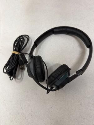 Creative HS-720 USB headset like new, wired with microphone