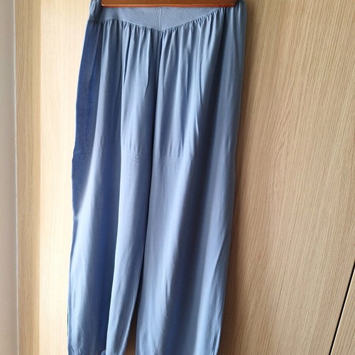 Women's pants sky blue one size like new with elastic waist