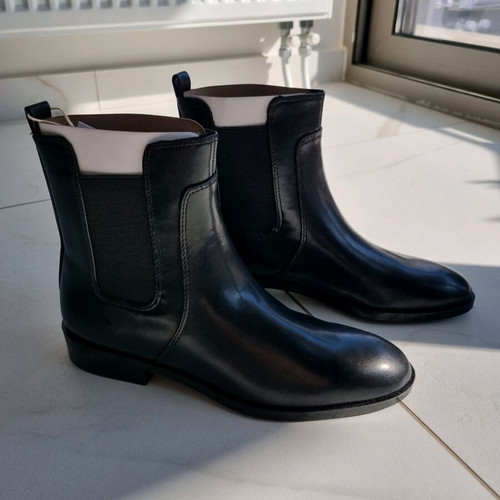 Stradivarius black Chelsea boots new with tags, size 38