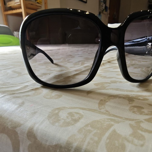 Givenchy SGV 696S-Z42S sunglasses used, black, gradient lenses