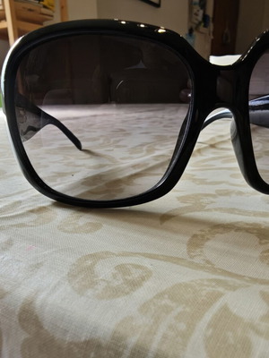 Γυαλιά ηλίου Givenchy SGV 696S-Z42S μεταχειρισμένα, μαύρα, ντεγκραντέ φακοί