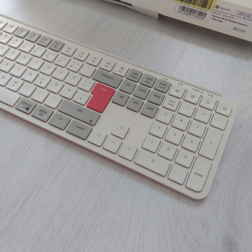 Keychron B6 Pro Ultra-Slim Wireless Keyboard new, Retro Red