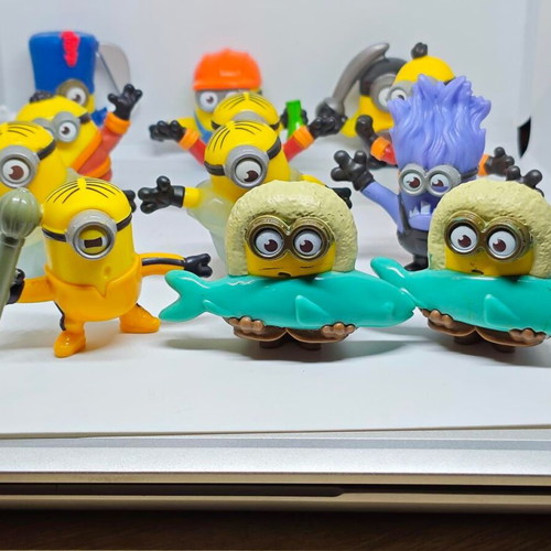 Despicable Me & Minions McDonald's collectible set like new, 13 pieces