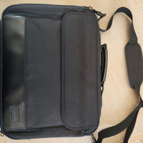 Targus laptop bag like new with multiple compartments