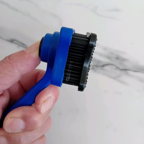 Self-cleaning brush like new