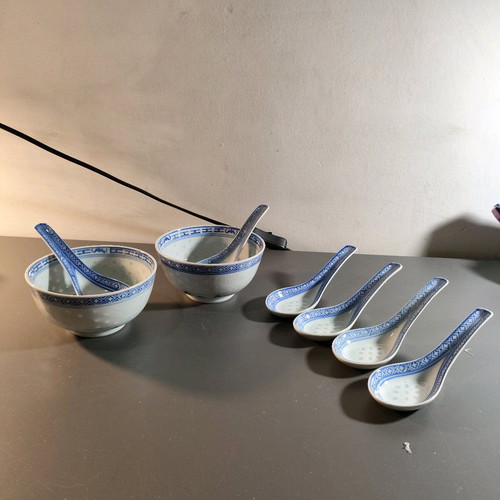 Set of 2 porcelain bowls and 6 Chinese spoons new