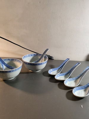 Set of 2 porcelain bowls and 6 Chinese spoons new