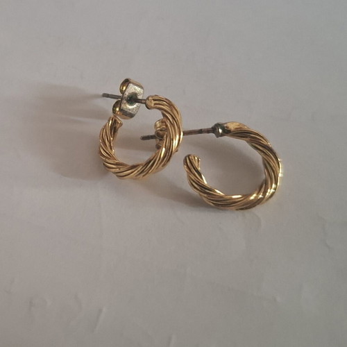 Massimo Dutti women's earrings in excellent condition, gold color