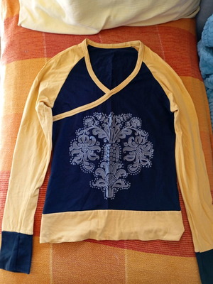Blouse used, sizes XS and S, in good condition