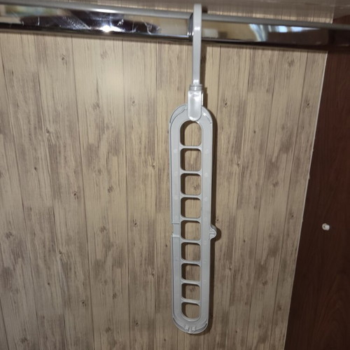 Hanger like new, horizontal and vertical use