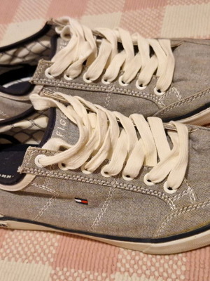 Tommy Hilfiger shoes used, size 41, in good condition