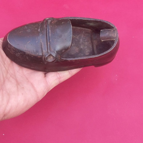 Brass shoe ashtray like new, bronze