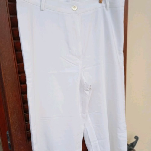 White Capri Pants XL new with tags, special design on leg