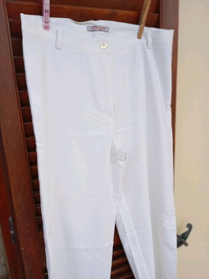 White Capri Pants XL new with tags, special design on leg