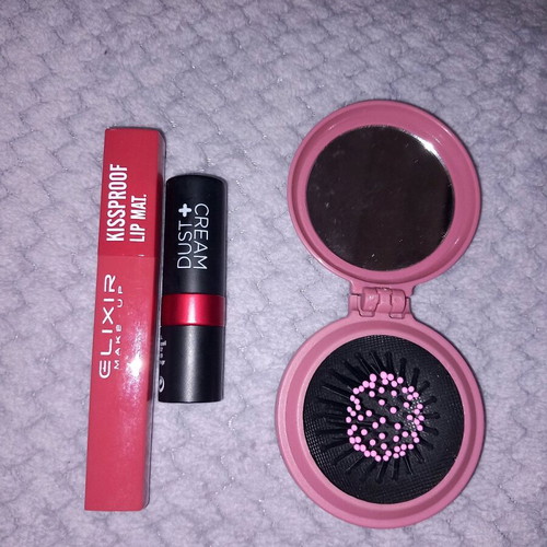 Cosmetics like new: 1 lipstick, 1 kissproof liquid lipstick, mirror-comb