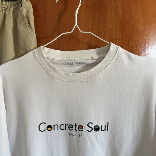 Pull & Bear t-shirt size M, white with front and back print