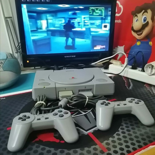 PlayStation 1 Fat SCPH-9002 console like new with 2 controllers and memory card