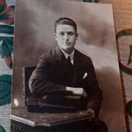 Vintage postcard 1919 Constantinople Iris photo studio, like new